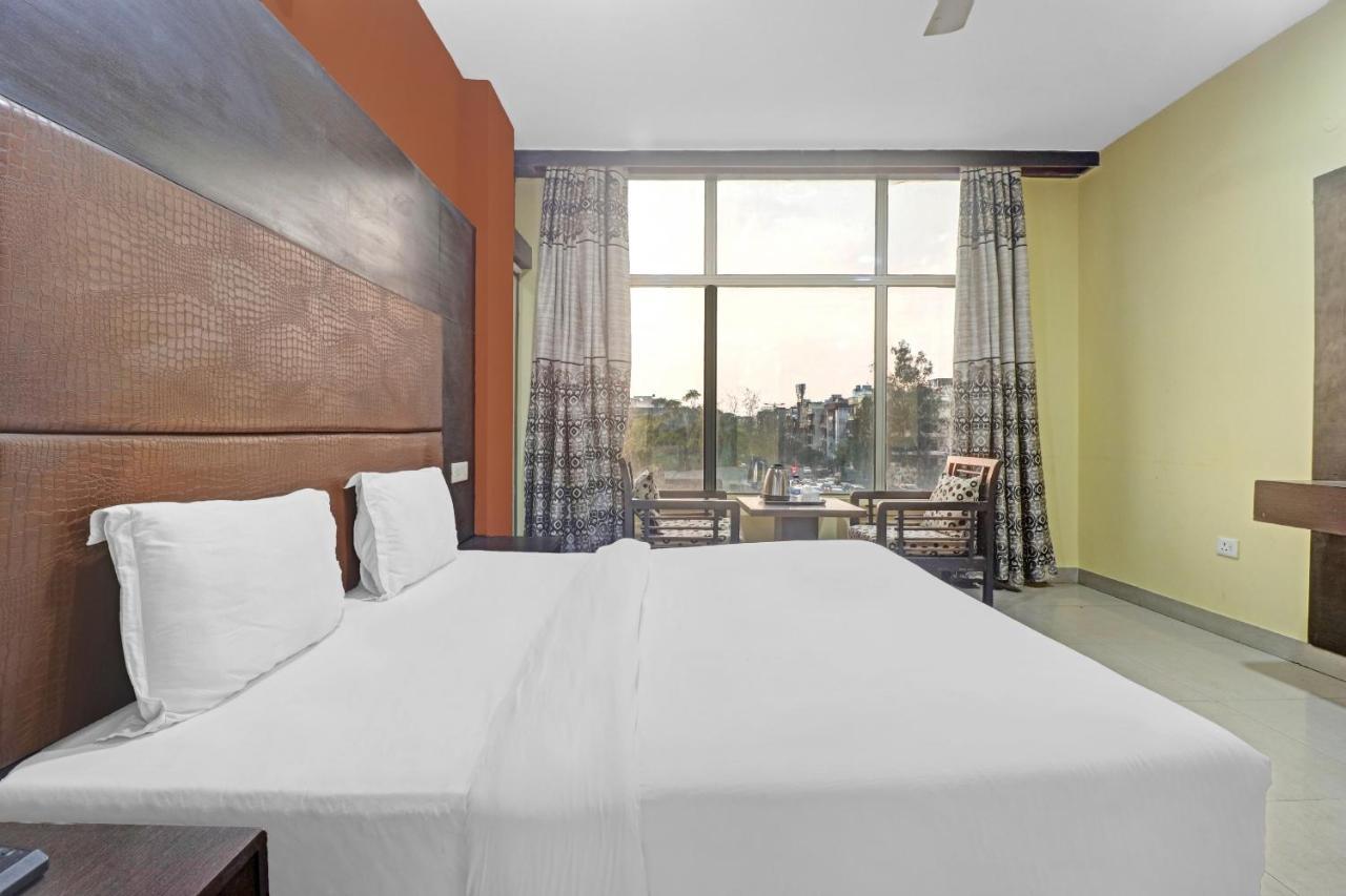 Hotel Sunshine Park -- Near Anand Vihar Terminal Ghaziabad Zewnętrze zdjęcie
