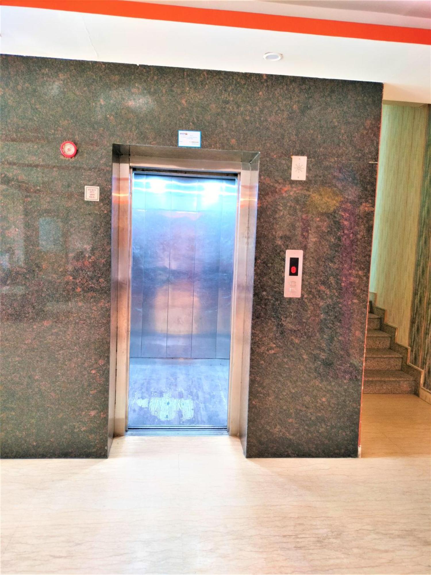 Hotel Sunshine Park -- Near Anand Vihar Terminal Ghaziabad Zewnętrze zdjęcie