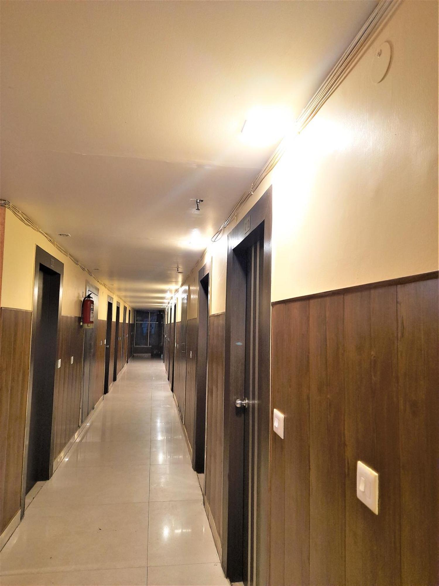 Hotel Sunshine Park -- Near Anand Vihar Terminal Ghaziabad Zewnętrze zdjęcie