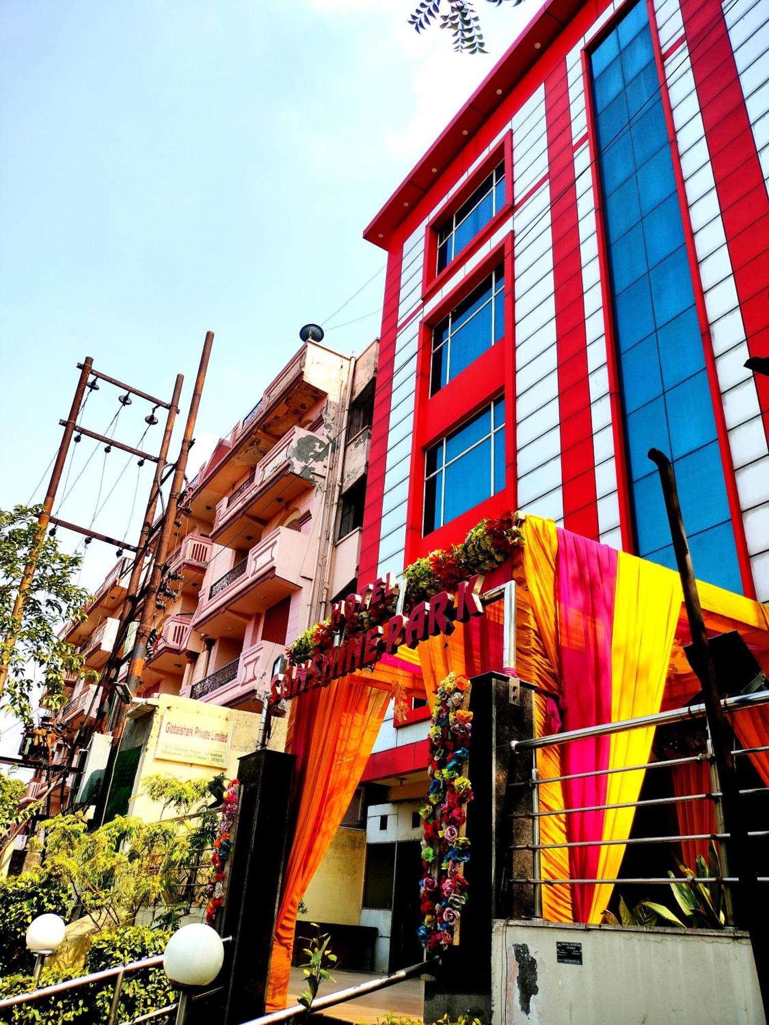 Hotel Sunshine Park -- Near Anand Vihar Terminal Ghaziabad Zewnętrze zdjęcie