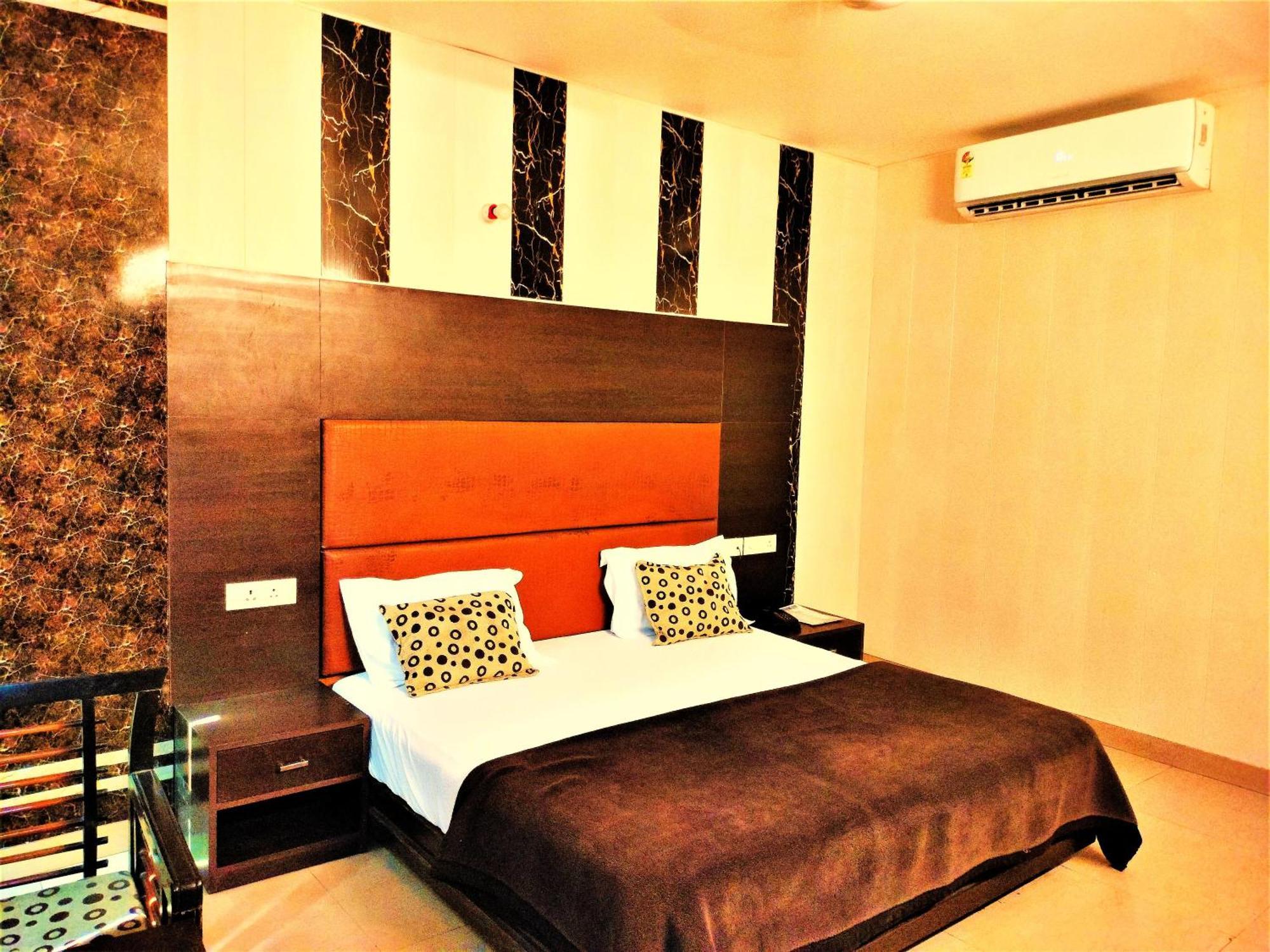 Hotel Sunshine Park -- Near Anand Vihar Terminal Ghaziabad Zewnętrze zdjęcie