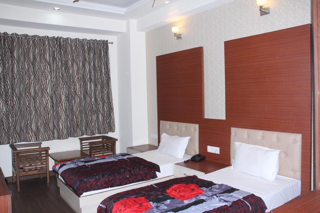 Hotel Sunshine Park -- Near Anand Vihar Terminal Ghaziabad Zewnętrze zdjęcie
